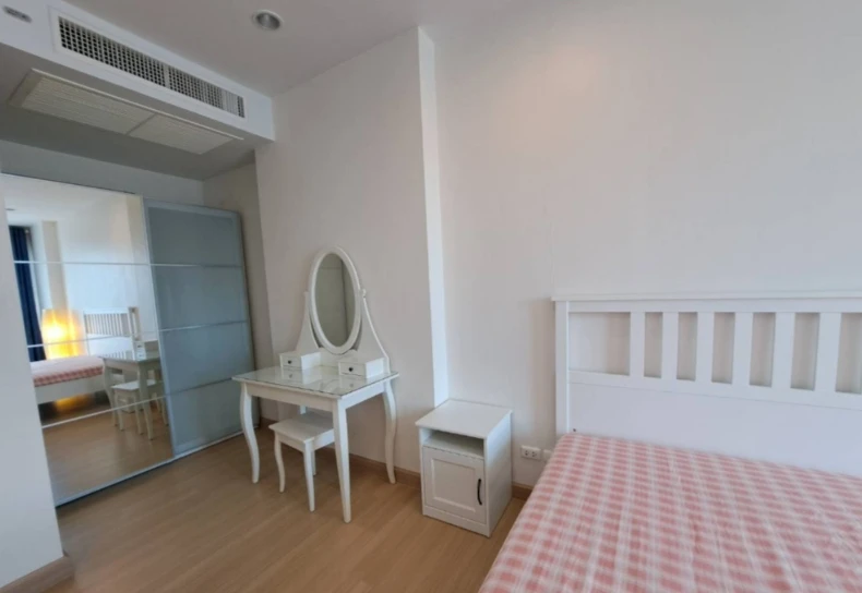 For rent: Supalai Lite @ Ratchada-Narathiwas-Sathorn, 25th floor. Nice, fully furnished unit. Book now!