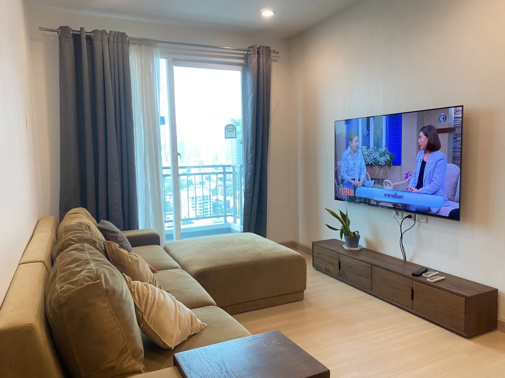 For rent: Supalai Lite @ Ratchada-Narathiwas-Sathorn, high floor unit, fully furnished, ready to move in. Just bring your suitcase! Book now before it