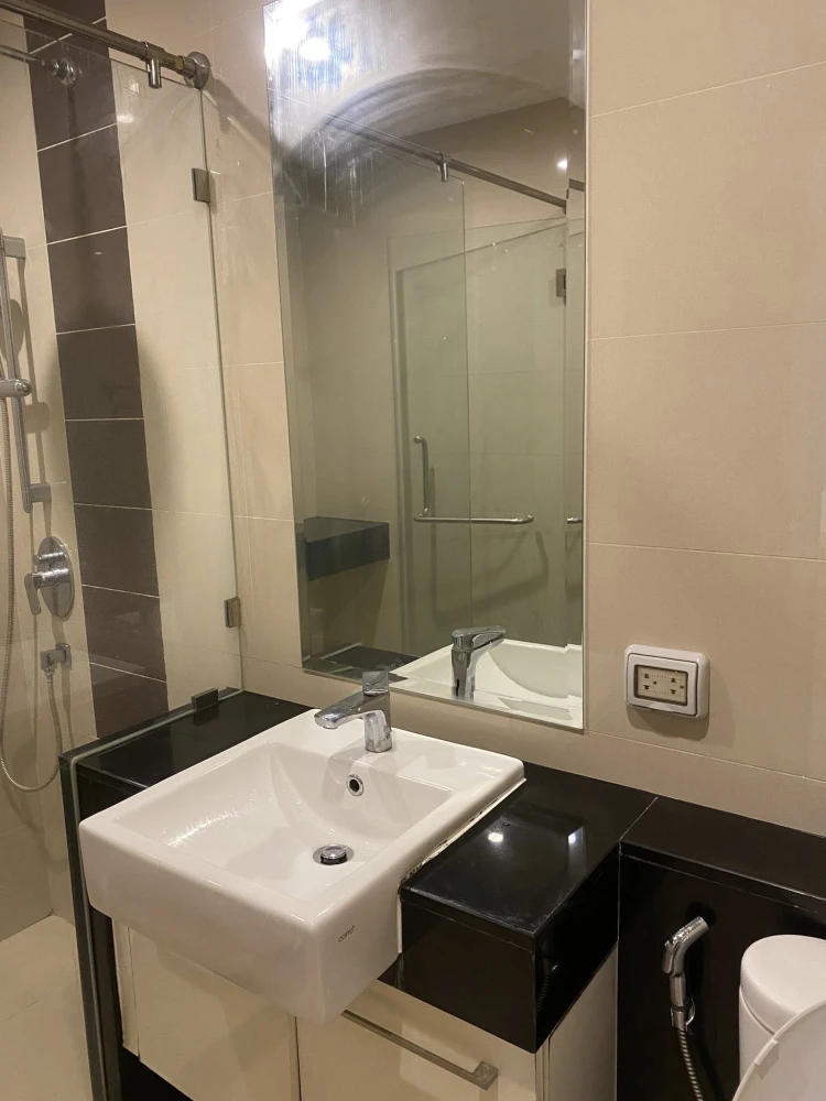 For rent: Supalai Lite @ Ratchada-Narathiwas-Sathorn, high floor unit, fully furnished, ready to move in. Just bring your suitcase! Book now before it