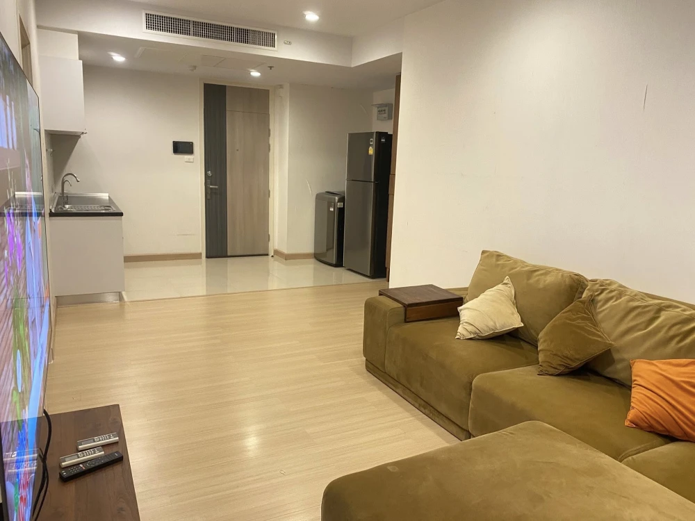 For rent: Supalai Lite @ Ratchada-Narathiwas-Sathorn, high floor unit, fully furnished, ready to move in. Just bring your suitcase! Book now before it