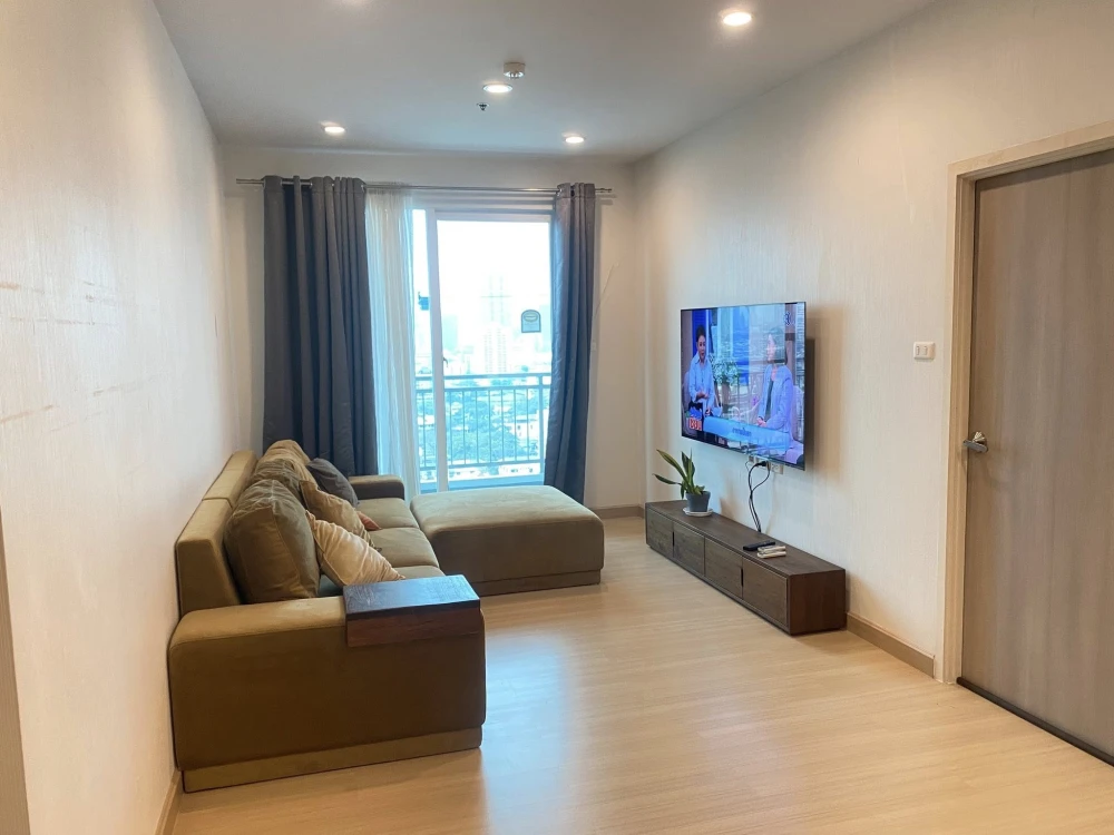 For rent: Supalai Lite @ Ratchada-Narathiwas-Sathorn, high floor unit, fully furnished, ready to move in. Just bring your suitcase! Book now before it