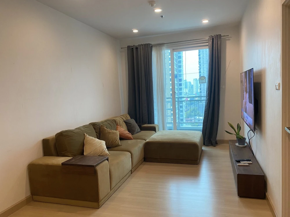 For rent: Supalai Lite @ Ratchada-Narathiwas-Sathorn, high floor unit, fully furnished, ready to move in. Just bring your suitcase! Book now before it
