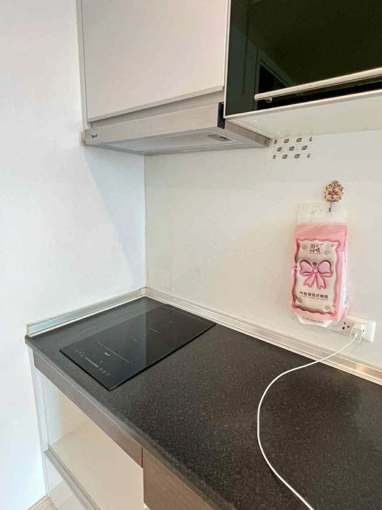 For rent Supalai Lite @ Ratchada-Narathiwas-Sathorn, a nice room with lots of usable space. Don't miss out on this great deal.