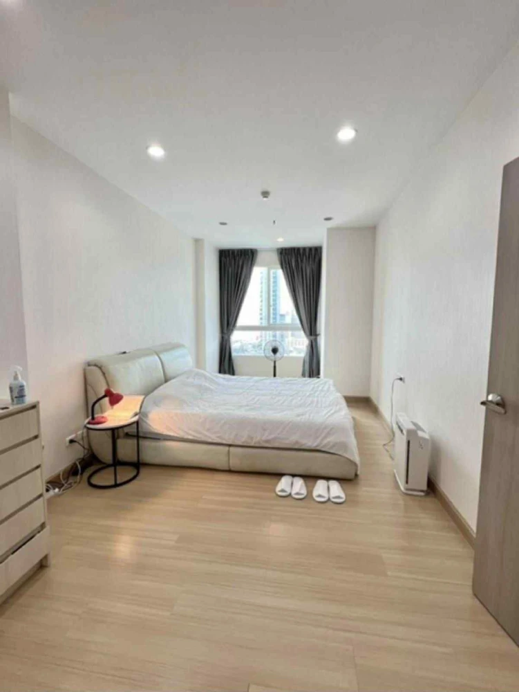 For rent Supalai Lite @ Ratchada-Narathiwas-Sathorn, a nice room with lots of usable space. Don't miss out on this great deal.