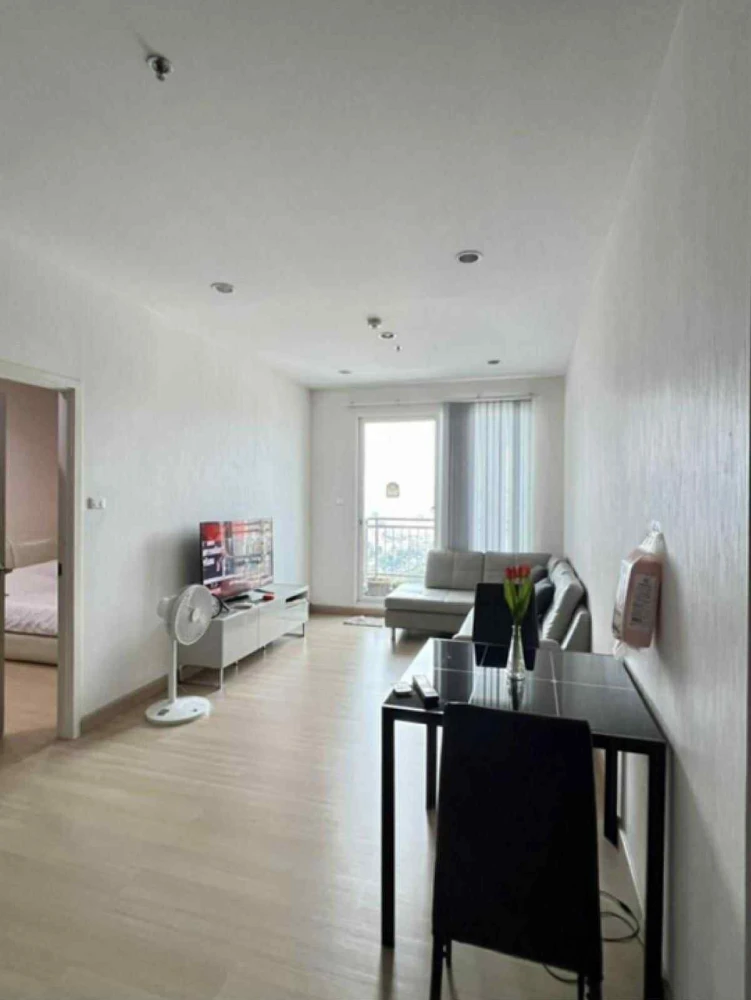 For rent Supalai Lite @ Ratchada-Narathiwas-Sathorn, a nice room with lots of usable space. Don't miss out on this great deal.