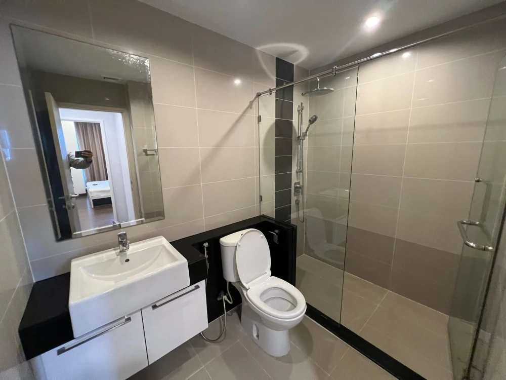 For rent Supalai Lite Sathorn Charoenrat 1 bedroom, 1 bathroom, plenty of usable space, beautiful view from high floor, reserve now!