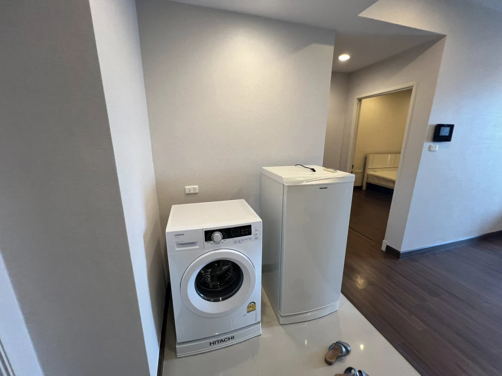 For rent Supalai Lite Sathorn Charoenrat 1 bedroom, 1 bathroom, plenty of usable space, beautiful view from high floor, reserve now!