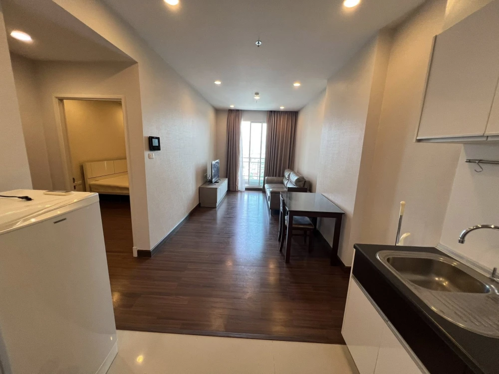 For rent Supalai Lite Sathorn Charoenrat 1 bedroom, 1 bathroom, plenty of usable space, beautiful view from high floor, reserve now!
