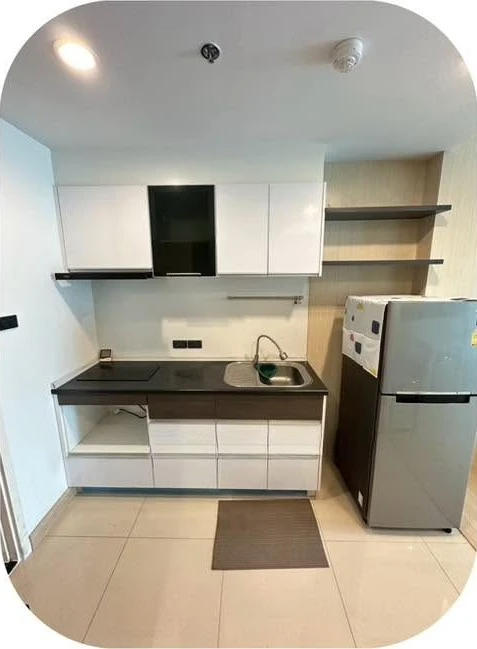 For rent: Supalai Lite Ratchada-Narathiwat-Sathorn. Beautiful, clean room with complete furniture and appliances. Just bring your bags and move in!