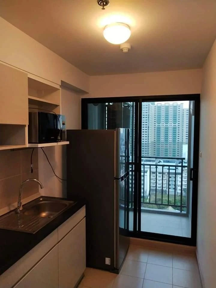 For rent: Supalai Loft @ Talat Phlu Station, high floor unit, fully furnished. Just bring your suitcase and move in!