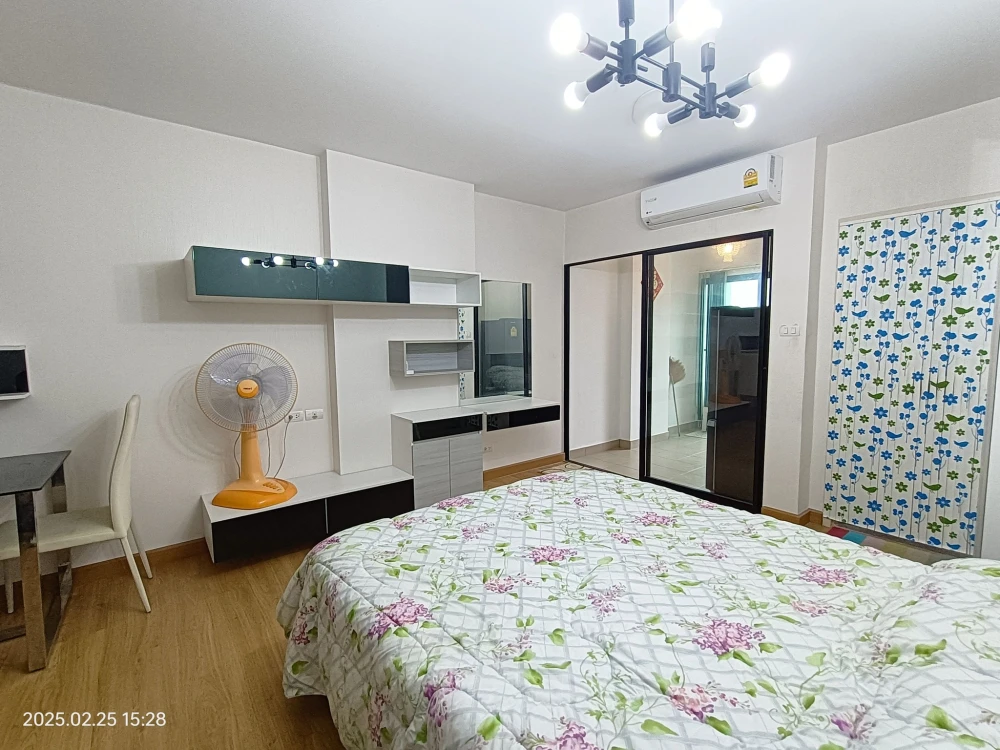 For rent: Supalai Loft Chaeng Watthana. Spacious and comfortable room, fully furnished. Book now before it's too late!