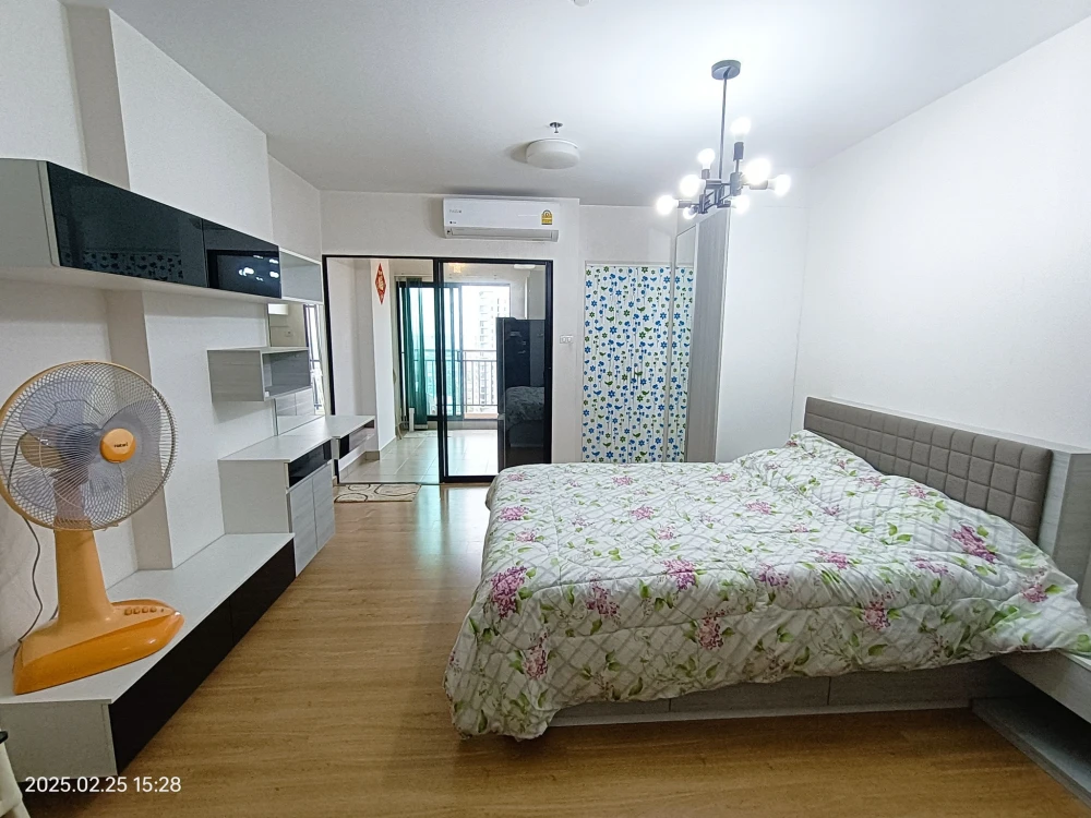 For rent: Supalai Loft Chaeng Watthana. Spacious and comfortable room, fully furnished. Book now before it's too late!
