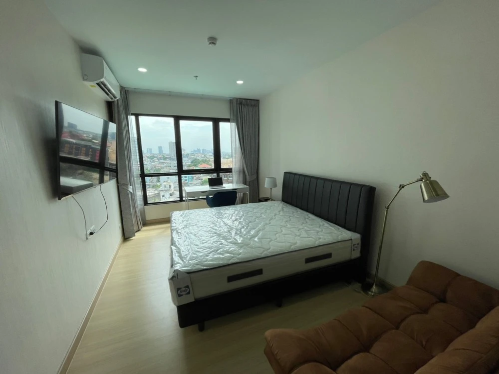 For rent: Supalai Loft Prajadhipok-Wongwian Yai, 10th floor, pool view, fully furnished, ready to move in. Reserve now!
