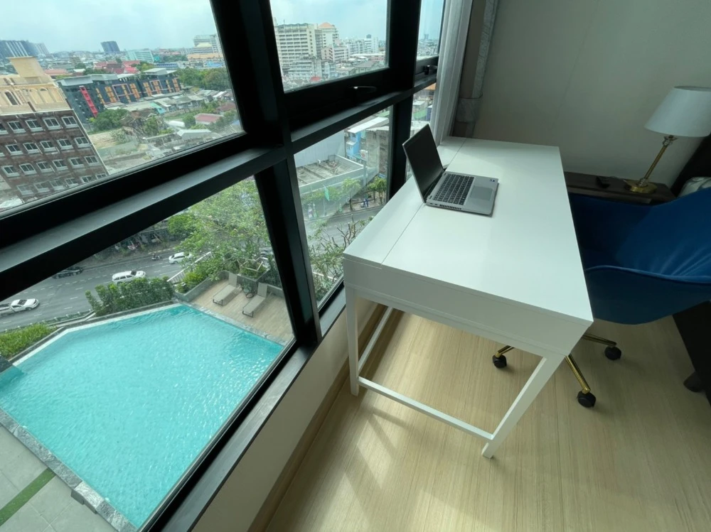 For rent: Supalai Loft Prajadhipok-Wongwian Yai, 10th floor, pool view, fully furnished, ready to move in. Reserve now!