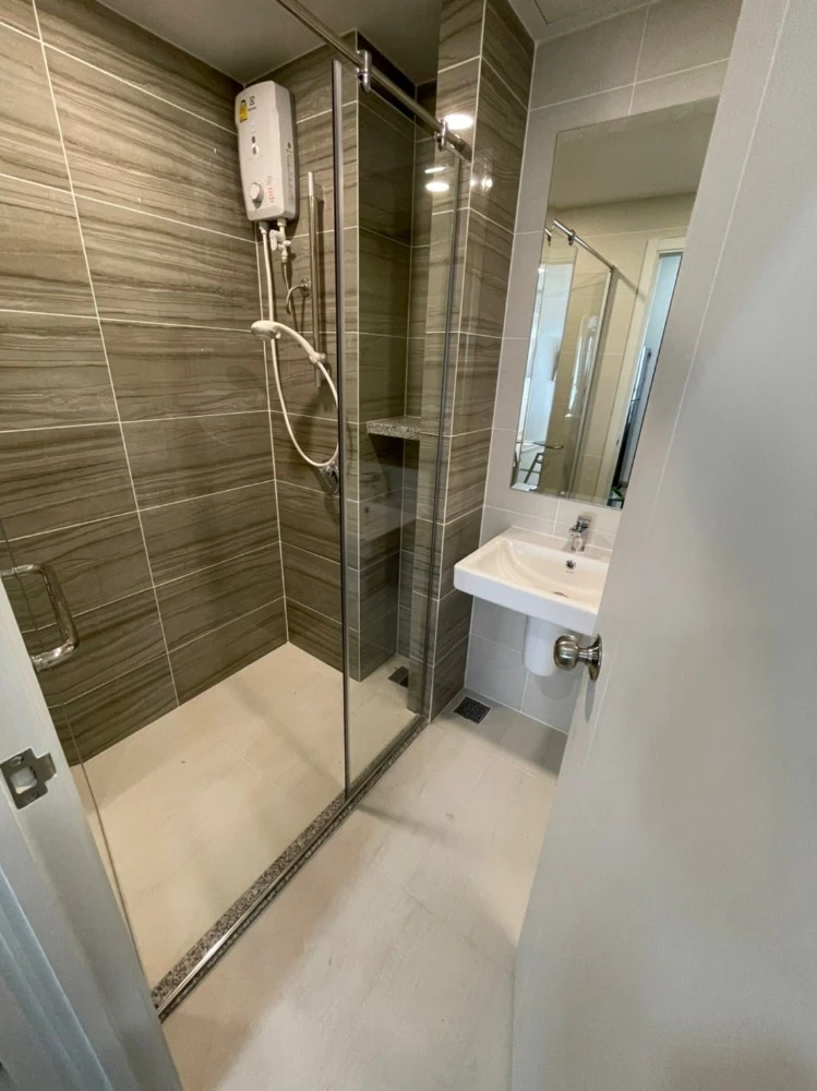 For rent: Supalai Loft Prajadhipok-Wongwian Yai, 10th floor, pool view, fully furnished, ready to move in. Reserve now!