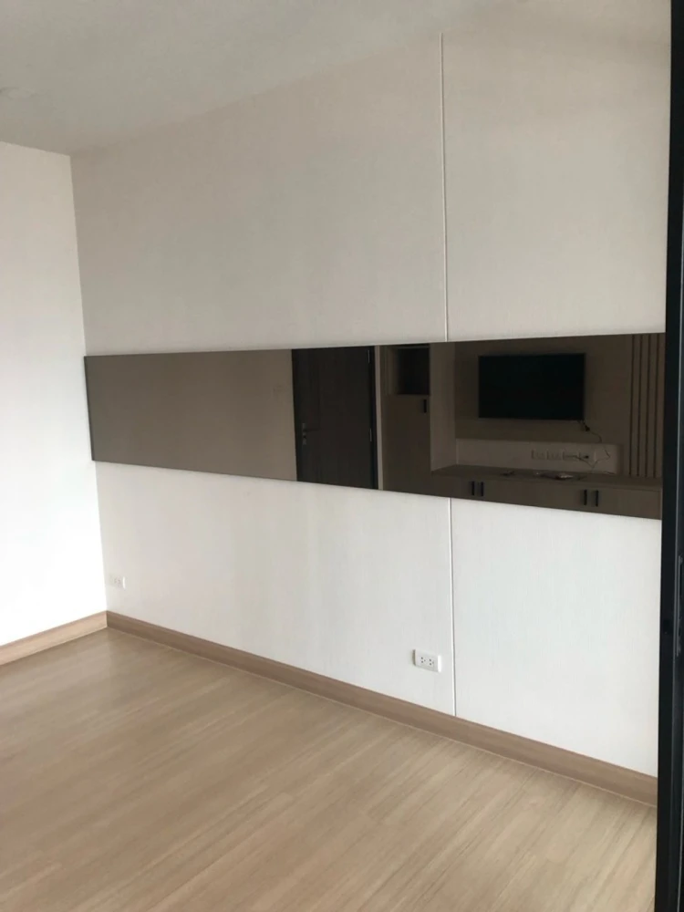 For rent: Supalai Loft Prajadhipok-Wongwian Yai, fully furnished and ready to move in. Book now!