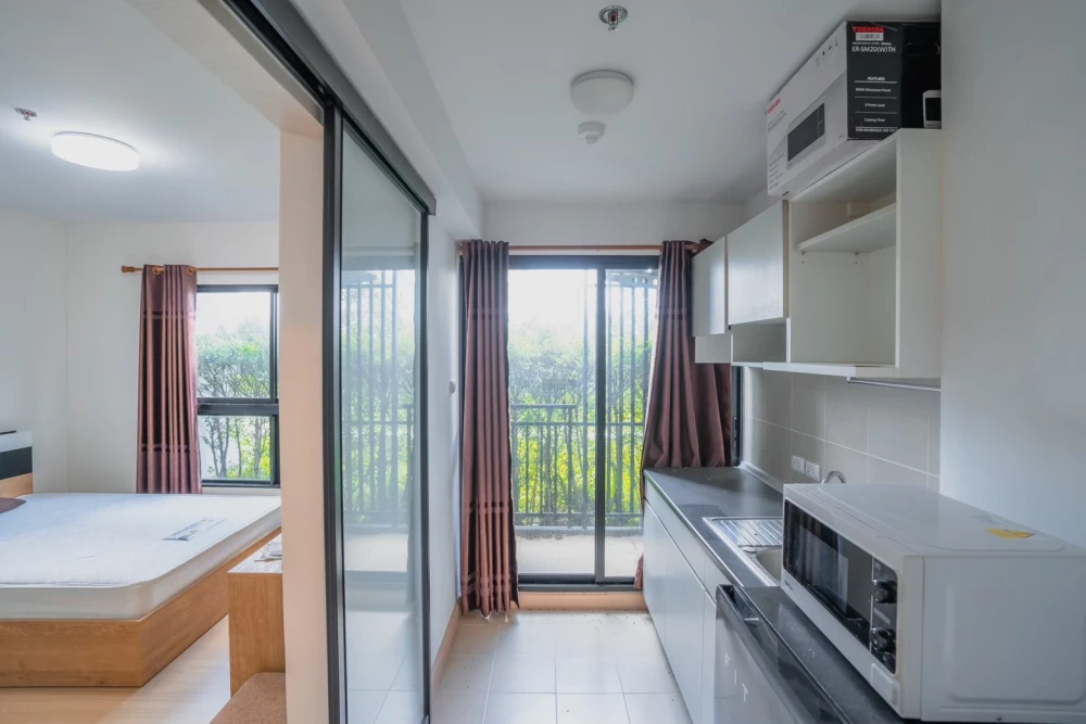 Supalai loft for rent at Talat Phlu Station. Spacious room, comfortable living, affordable price. Just bring your belongings and move in. Hurry and re