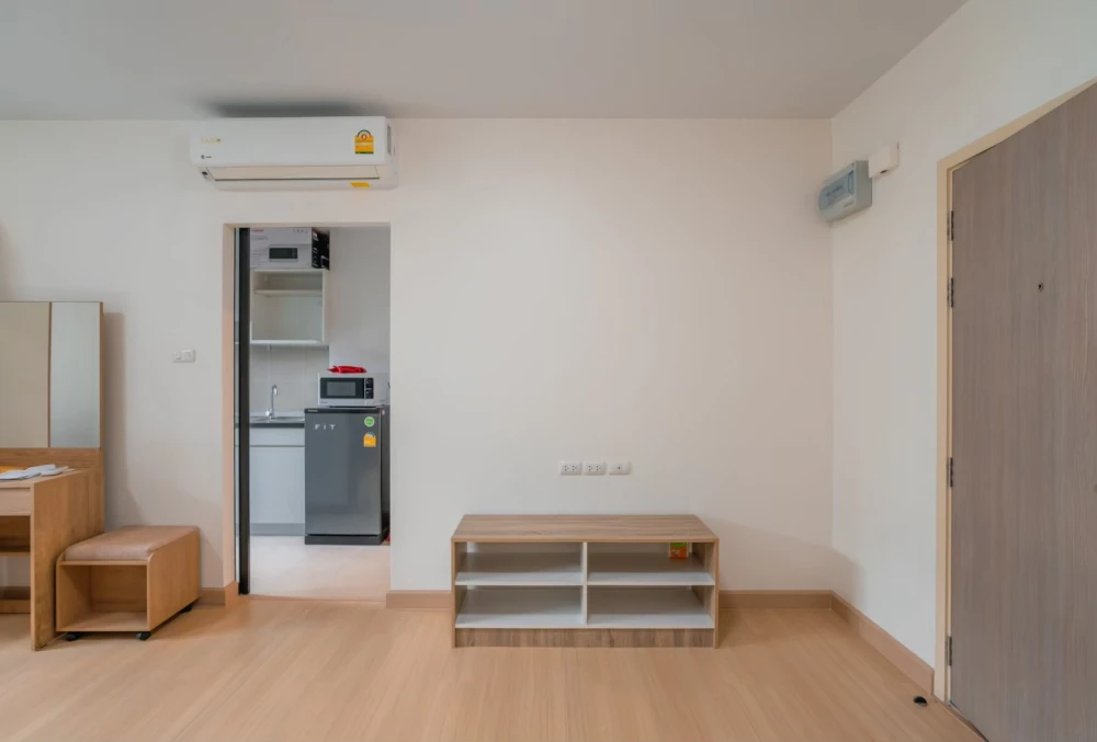 Supalai loft for rent at Talat Phlu Station. Spacious room, comfortable living, affordable price. Just bring your belongings and move in. Hurry and re