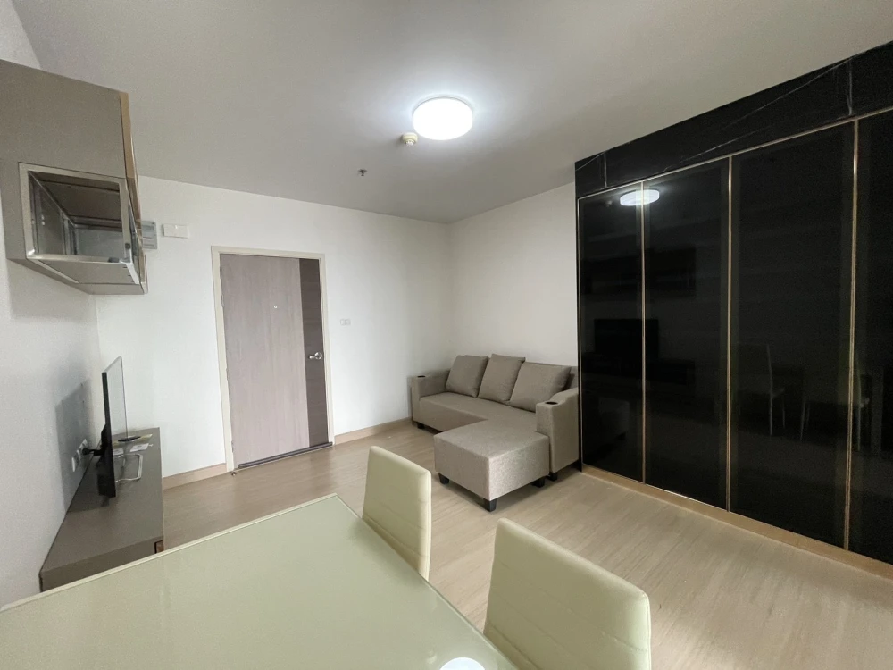 For rent: Supalai Loft Talat Phlu Station, room on the 32nd floor, very spacious room. If you're slow, you'll miss out.