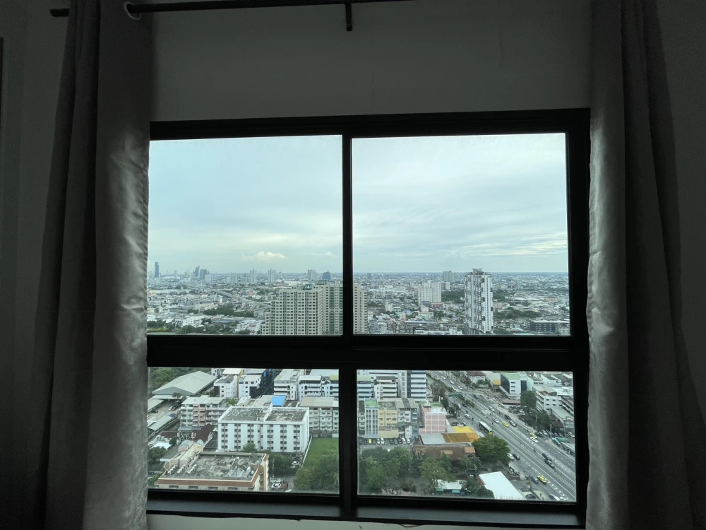 For rent: Supalai Loft Talat Phlu Station, room on the 32nd floor, very spacious room. If you're slow, you'll miss out.