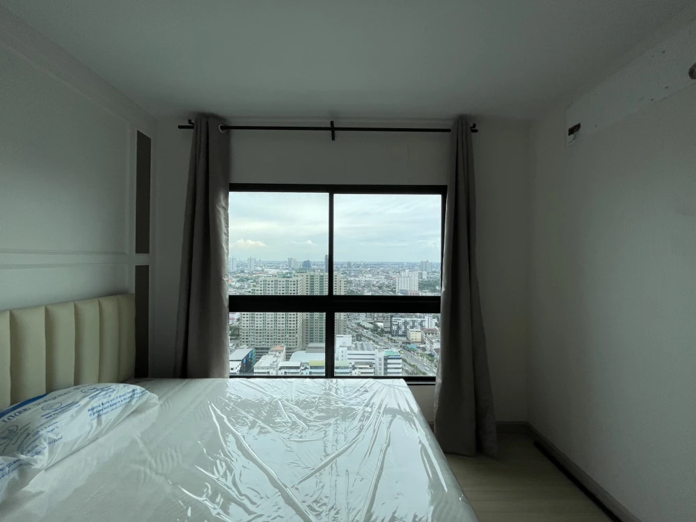 For rent: Supalai Loft Talat Phlu Station, room on the 32nd floor, very spacious room. If you're slow, you'll miss out.