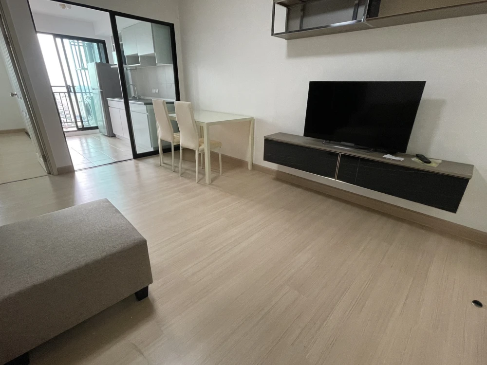 For rent: Supalai Loft Talat Phlu Station, room on the 32nd floor, very spacious room. If you're slow, you'll miss out.