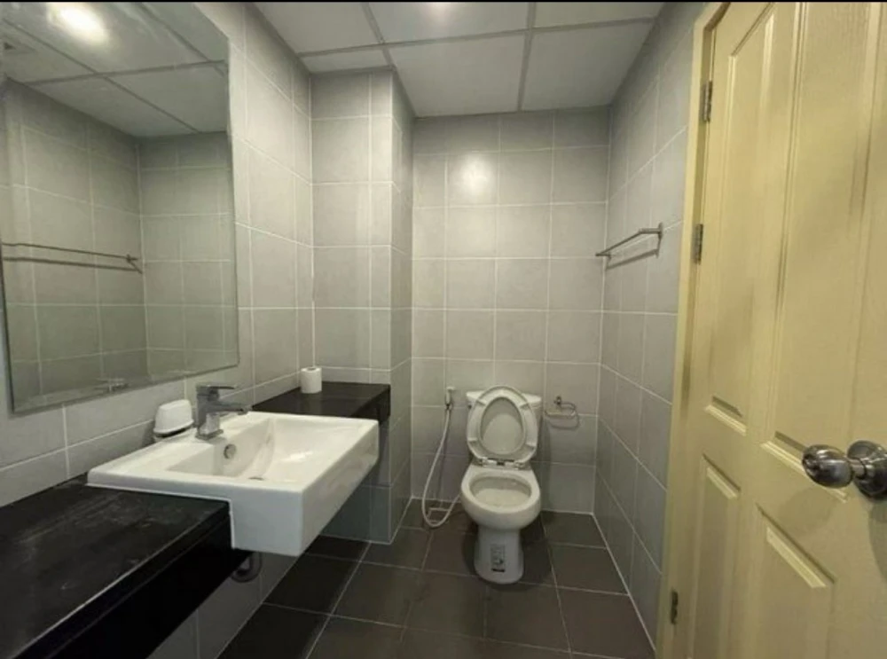 For rent: Supalai Mare Pattaya, 1 bedroom, 1 bathroom, spacious living area, great location, beautiful view. Book now!