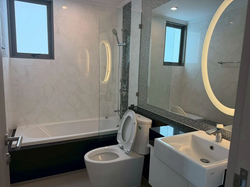 2-bedroom Supalai Oriental Sukhumvit condo for rent, fully furnished. Book now!