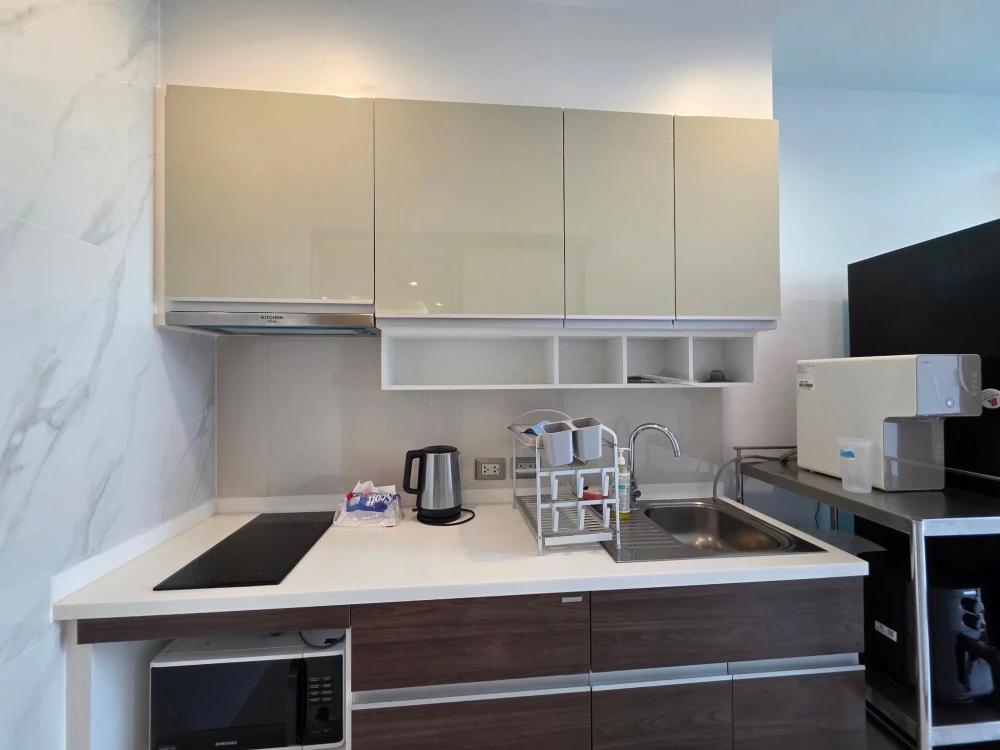 For rent: Supalai Oriental Sukhumvit 39, 2 spacious bedrooms, fully furnished with appliances. Don't miss out!