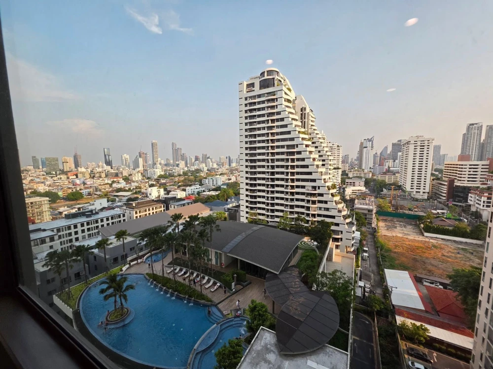 For rent: Supalai Oriental Sukhumvit 39, 2 spacious bedrooms, fully furnished with appliances. Don't miss out!