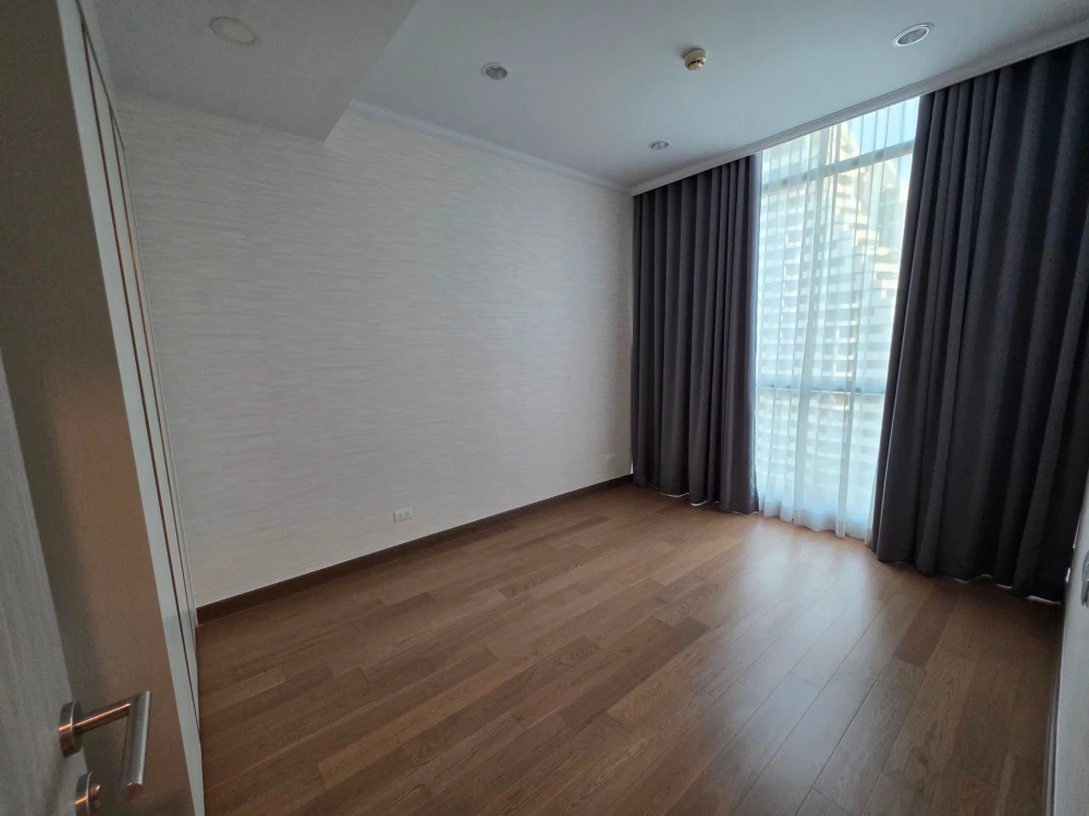 For rent: Supalai Oriental Sukhumvit 39, 2 spacious bedrooms, fully furnished with appliances. Don't miss out!
