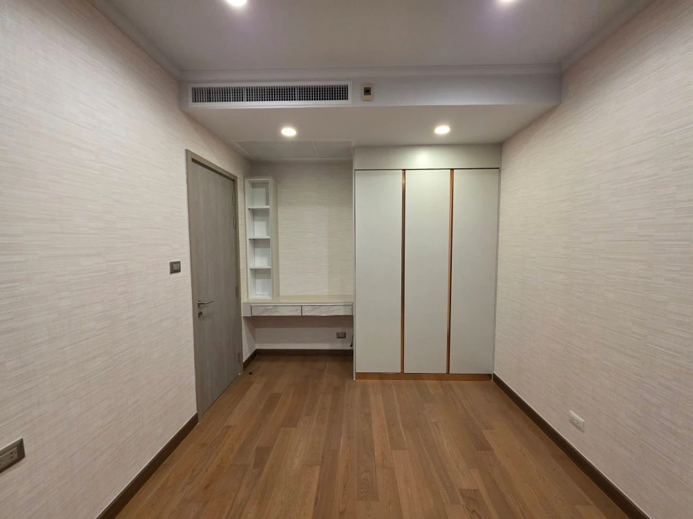 For rent: Supalai Oriental Sukhumvit 39, 2 spacious bedrooms, fully furnished with appliances. Don't miss out!