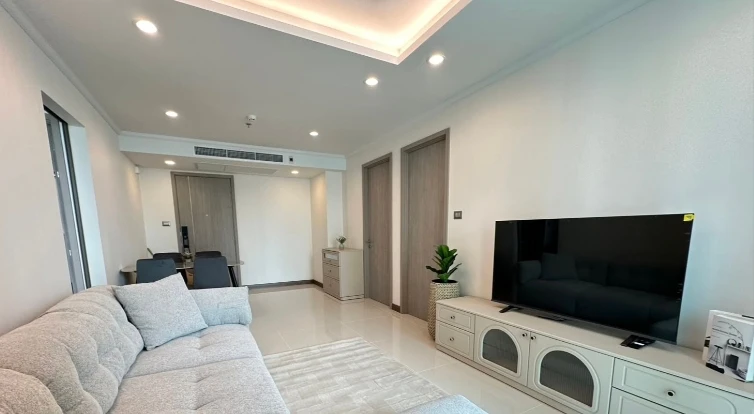 For Rent: Supalai Oriental Sukhumvit 39, 19th floor. Fully furnished and inviting—book now if interested.