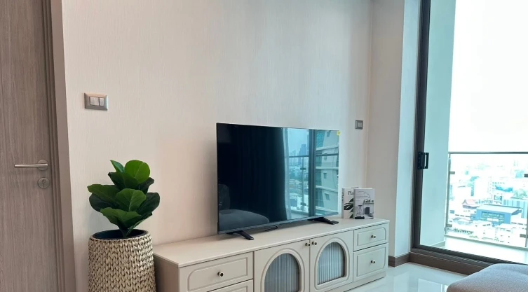 For Rent: Supalai Oriental Sukhumvit 39, 19th floor. Fully furnished and inviting—book now if interested.
