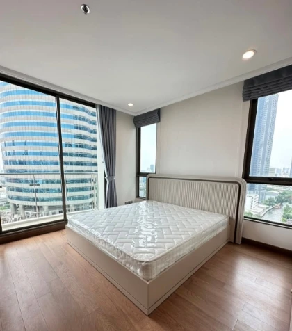 For Rent: Supalai Oriental Sukhumvit 39, 19th floor. Fully furnished and inviting—book now if interested.