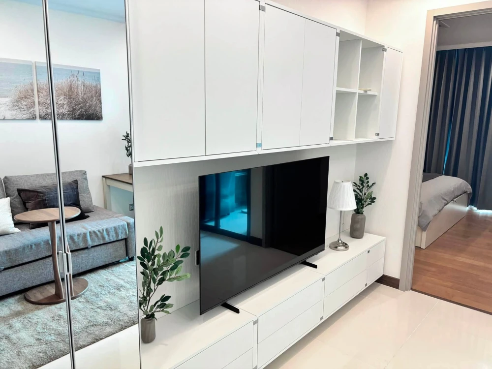 For rent: Supalai Oriental Sukhumvit 39. Very spacious unit with maximum usable space. Fully furnished and equipped with complete appliances.
