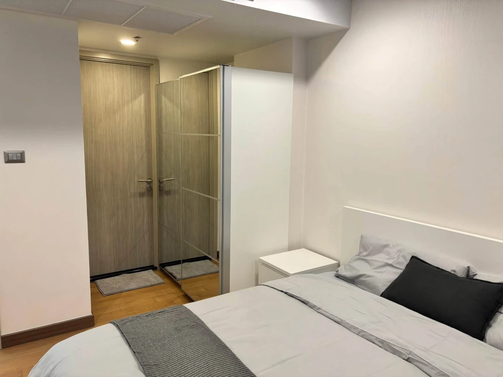 For rent: Supalai Oriental Sukhumvit 39. Very spacious unit with maximum usable space. Fully furnished and equipped with complete appliances.