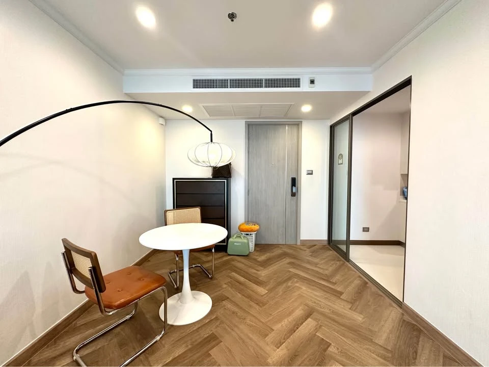 Supalai Oriental Sukhumvit 39 for rent, spacious room with lots of usable space, decorated in a controlled tone, fully furnished, reserve now!