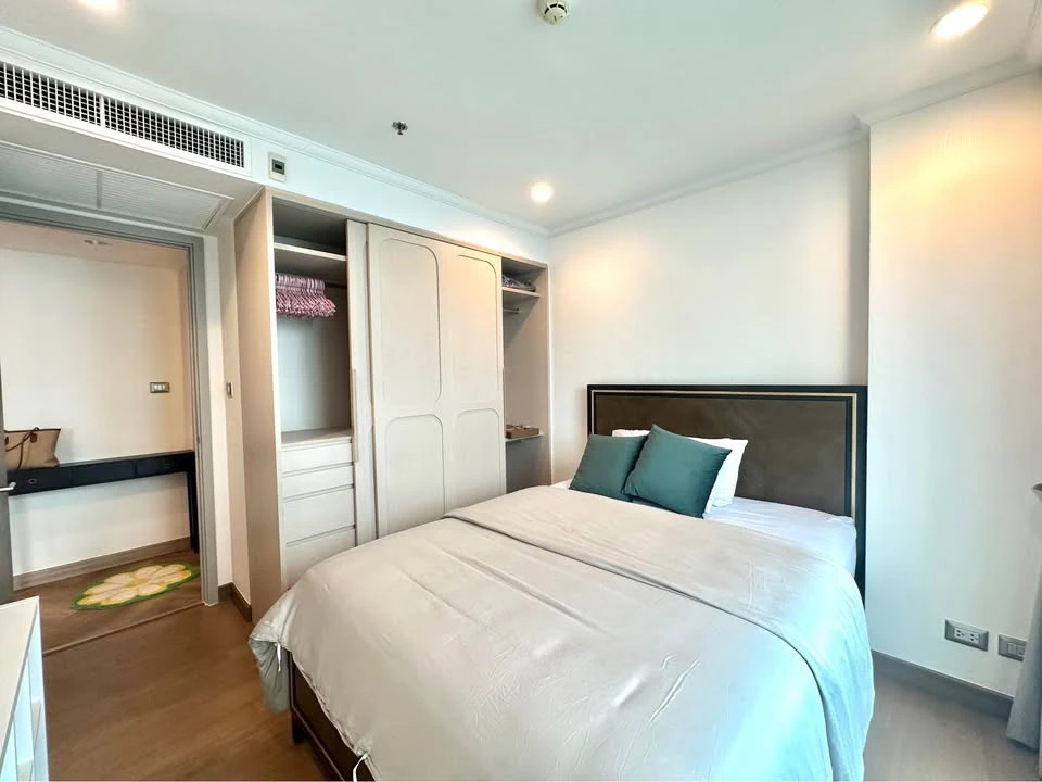 Supalai Oriental Sukhumvit 39 for rent, spacious room with lots of usable space, decorated in a controlled tone, fully furnished, reserve now!