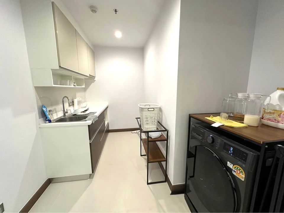 Supalai Oriental Sukhumvit 39 for rent, spacious room with lots of usable space, decorated in a controlled tone, fully furnished, reserve now!