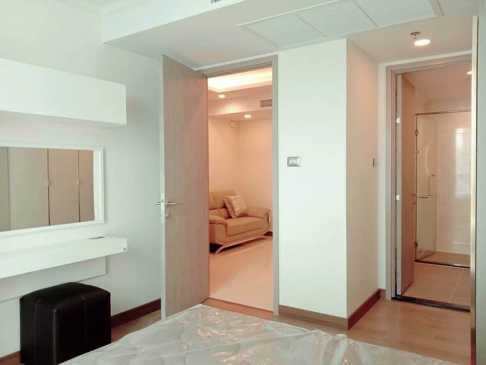 Supalai Oriental Sukhumvit 39 for rent, nice room, good location, convenient transportation, comes with complete facilities, don't miss it.