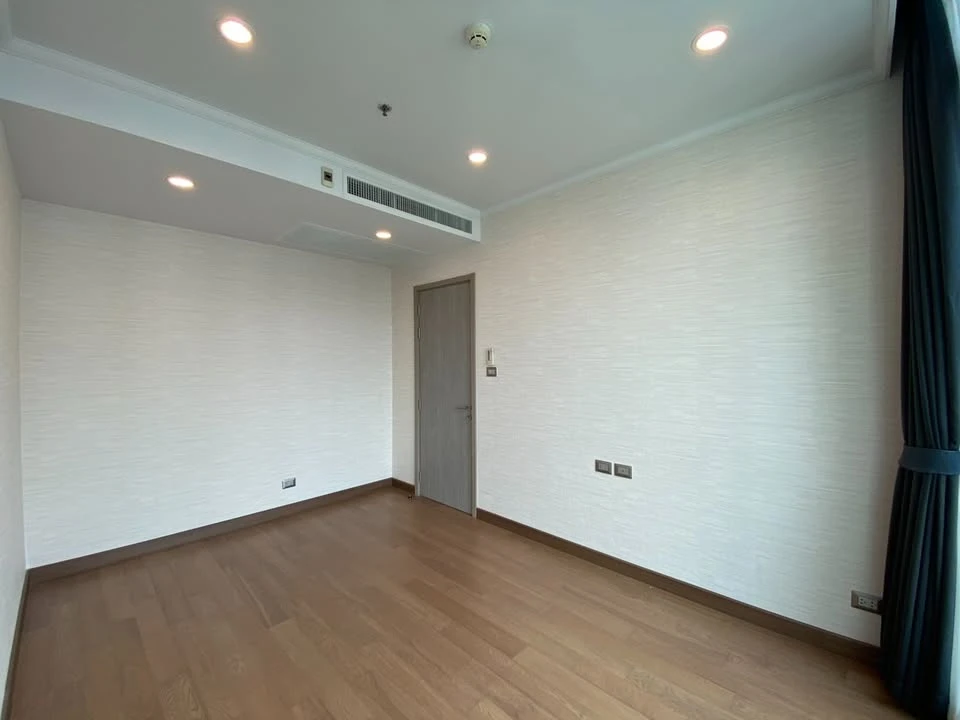 For rent Supalai Oriental Sukhumvit 39, empty room with kitchen, lots of usable space, definitely comfortable, hurry and book now.