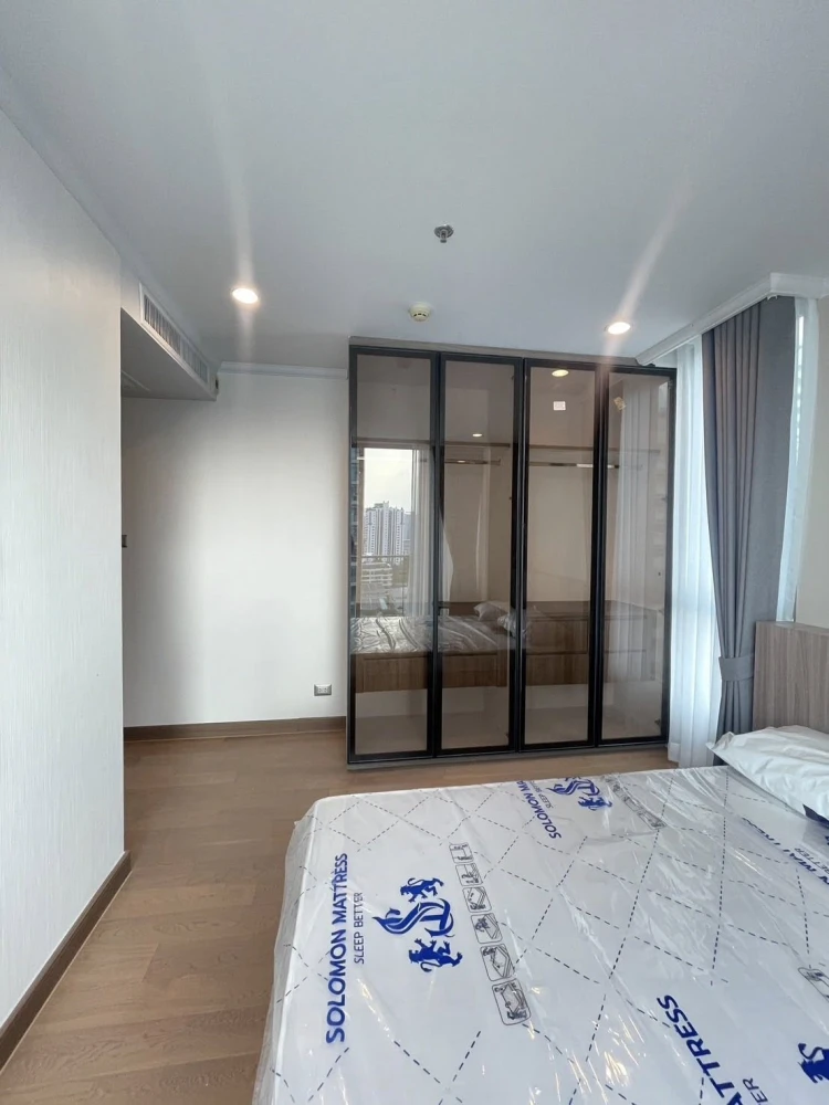 For rent: Supalai Oriental Sukhumvit 39, fully furnished with modern luxury decor and stunning Sukhumvit road views. All appliances included. Don't mi