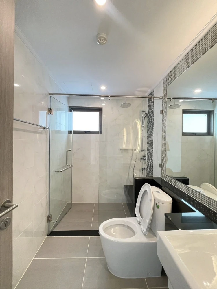 For rent: Supalai Oriental Sukhumvit 39, fully furnished with modern luxury decor and stunning Sukhumvit road views. All appliances included. Don't mi