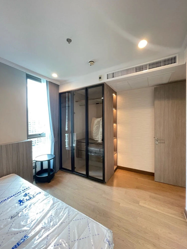 For rent: Supalai Oriental Sukhumvit 39, fully furnished with modern luxury decor and stunning Sukhumvit road views. All appliances included. Don't mi