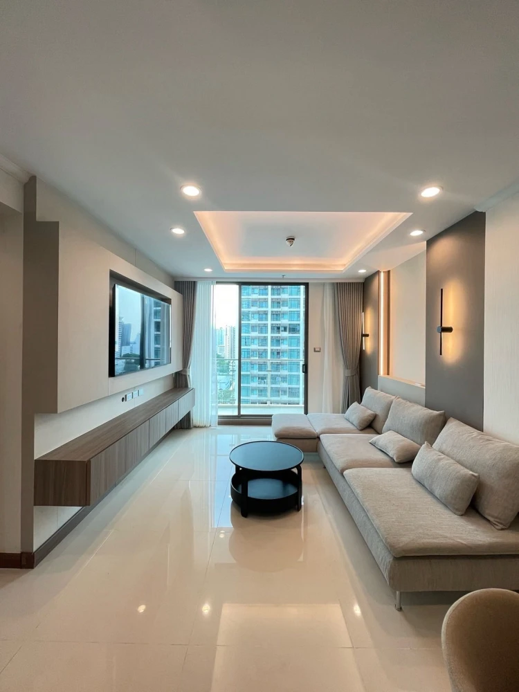 For rent: Supalai Oriental Sukhumvit 39, fully furnished with modern luxury decor and stunning Sukhumvit road views. All appliances included. Don't mi