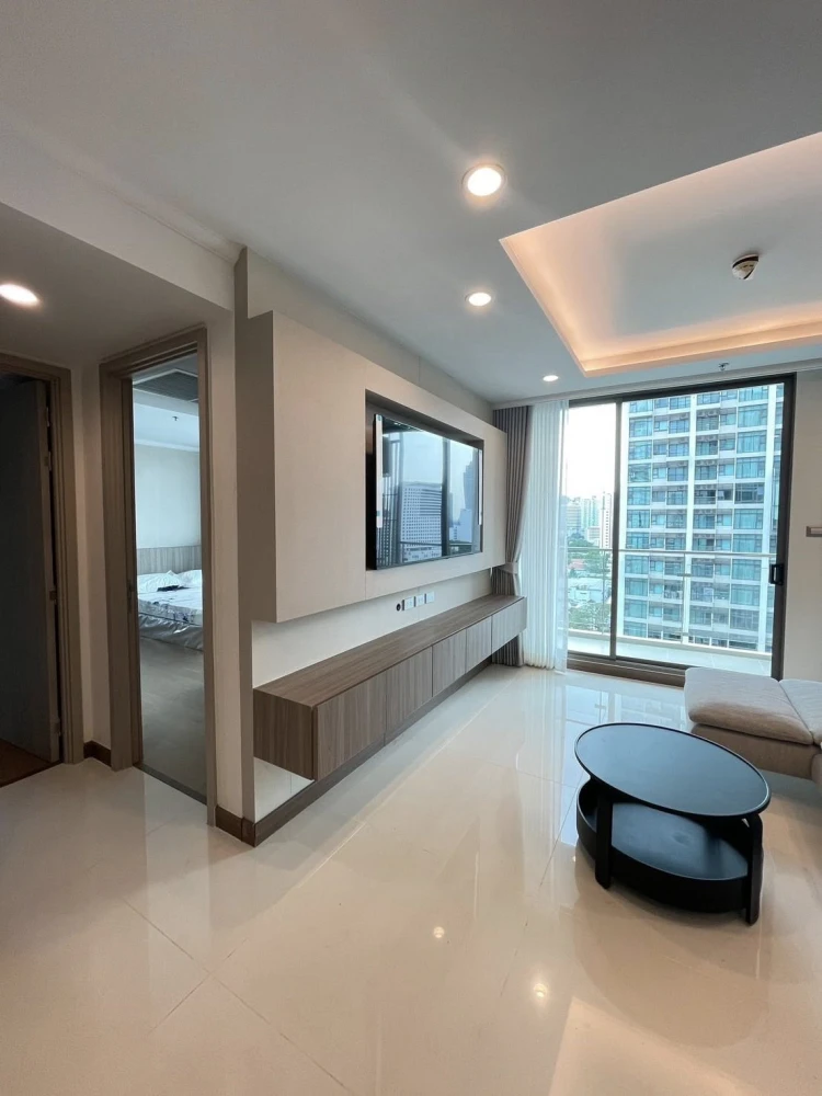 For rent: Supalai Oriental Sukhumvit 39, fully furnished with modern luxury decor and stunning Sukhumvit road views. All appliances included. Don't mi