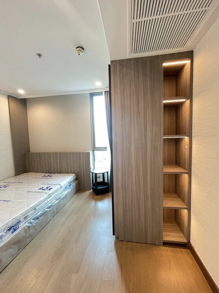 For rent: Supalai Oriental Sukhumvit 39, fully furnished with modern luxury decor and stunning Sukhumvit road views. All appliances included. Don't mi