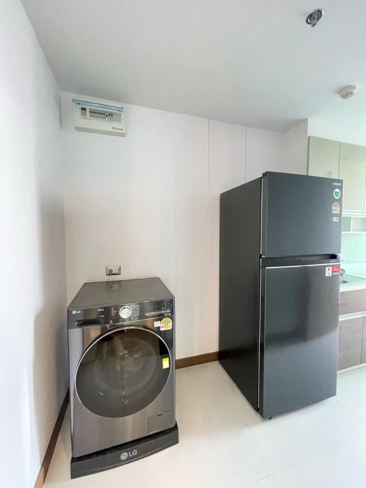For rent: Supalai Oriental Sukhumvit 39, fully furnished with modern luxury decor and stunning Sukhumvit road views. All appliances included. Don't mi