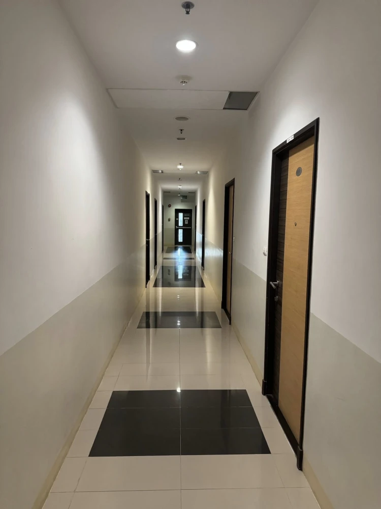 For rent Supalai Park Asoke-Ratchada, facing north, bedroom with parquet floor and private balcony, book now